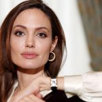 Впервые рассказав о разводе Анджелина Джоли расплакалась Впервые рассказав о разводе Анджелина Джоли расплакалась