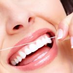 Секрет здоровых зубов – зубная нить