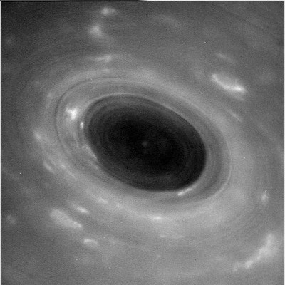 Cassini зробив знімки хмар Сатурна (відео+фото) Cassini зробив знімки хмар Сатурна (відео+фото)