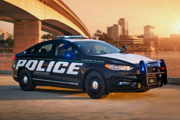 Ford представив гібридний автомобіль для поліції Ford представив гібридний автомобіль для поліції