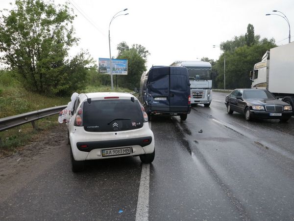 В столице произошло ужасное ДТП с участием шести авто (фото)