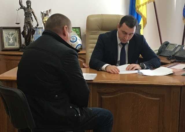 На Киевщине депутат стрелял по селянам: есть раненые На Киевщине депутат стрелял по селянам: есть раненые