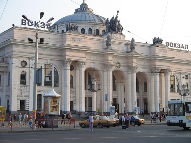 НА ВОКЗАЛЕ В ОДЕССЕ МОЛОДОМУ ПАРНЮ ОТРЕЗАЛО НОГИ ПРИ ПОПЫТКЕ САМОУБИЙСТВА НА ВОКЗАЛЕ В ОДЕССЕ МОЛОДОМУ ПАРНЮ ОТРЕЗАЛО НОГИ ПРИ ПОПЫТКЕ САМОУБИЙСТВА