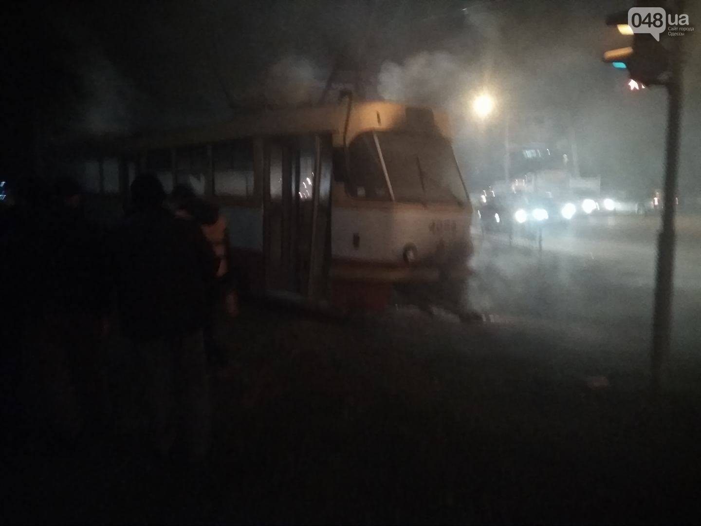 В Одессе вспыхнул пожар в трамвае с пассажирами, есть пострадавшие: опубликованы